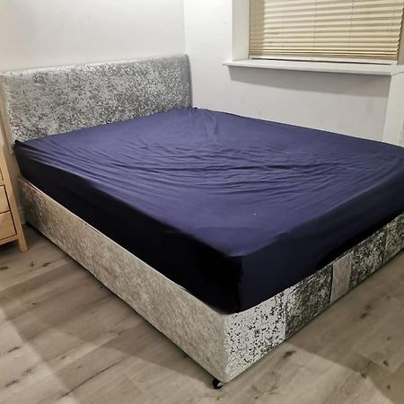 3 Bedroom Home Near Windsor Castle, Legoland, & Heathrow 슬라우 외부 사진