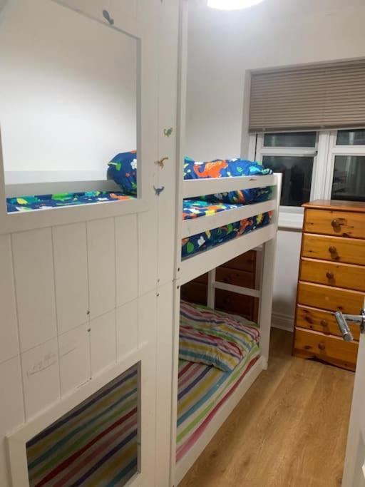 3 Bedroom Home Near Windsor Castle, Legoland, & Heathrow 슬라우 외부 사진