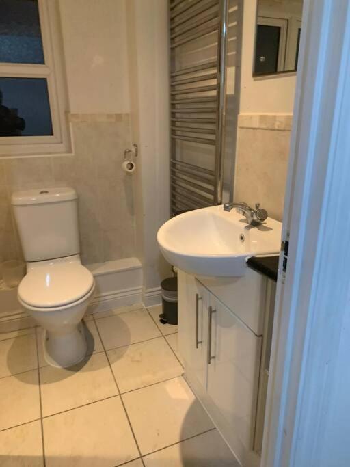 3 Bedroom Home Near Windsor Castle, Legoland, & Heathrow 슬라우 외부 사진