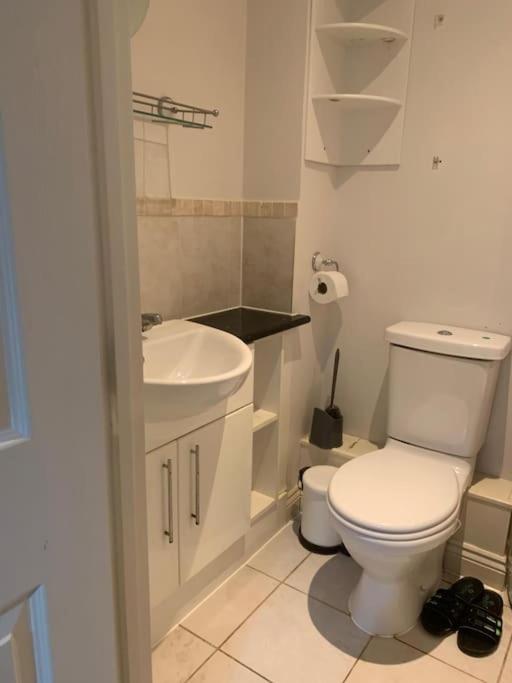 3 Bedroom Home Near Windsor Castle, Legoland, & Heathrow 슬라우 외부 사진
