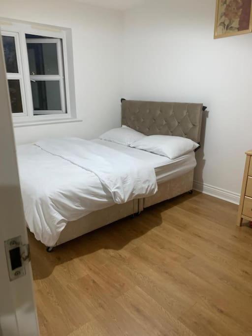 3 Bedroom Home Near Windsor Castle, Legoland, & Heathrow 슬라우 외부 사진