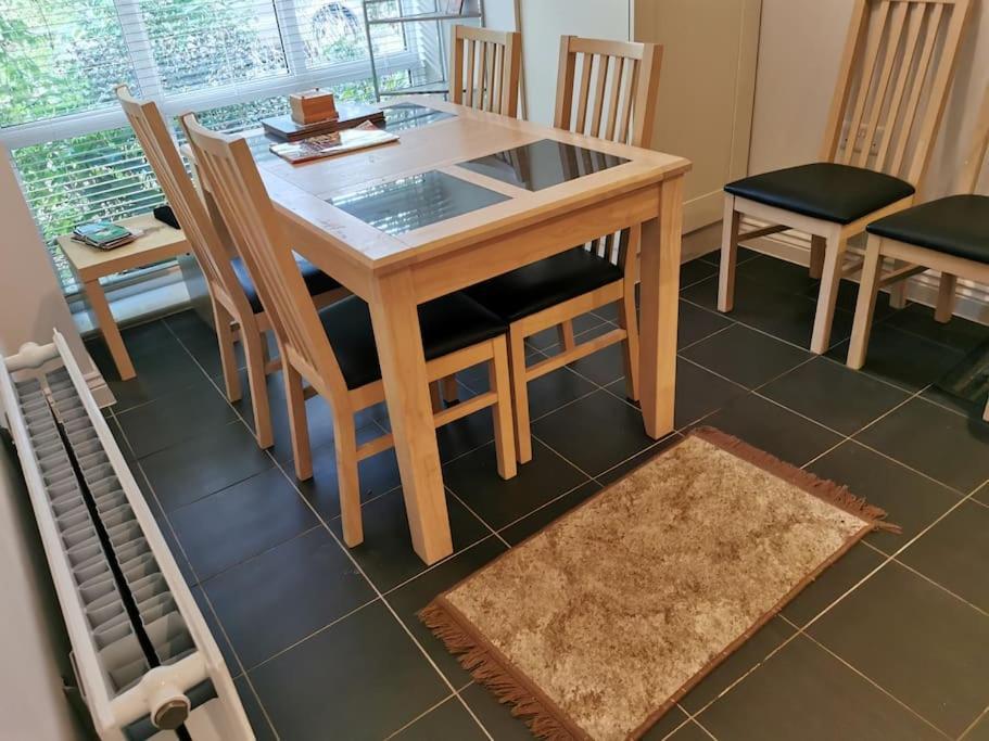 3 Bedroom Home Near Windsor Castle, Legoland, & Heathrow 슬라우 외부 사진
